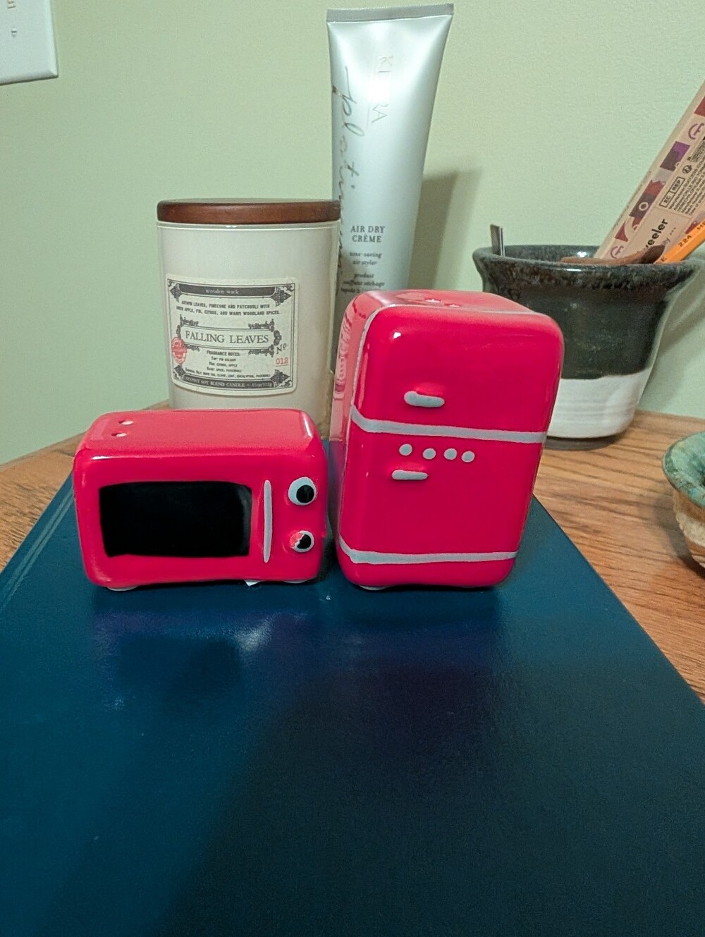 Red Retro Ceramic Fridge & Microwave Salt and Pepper Set